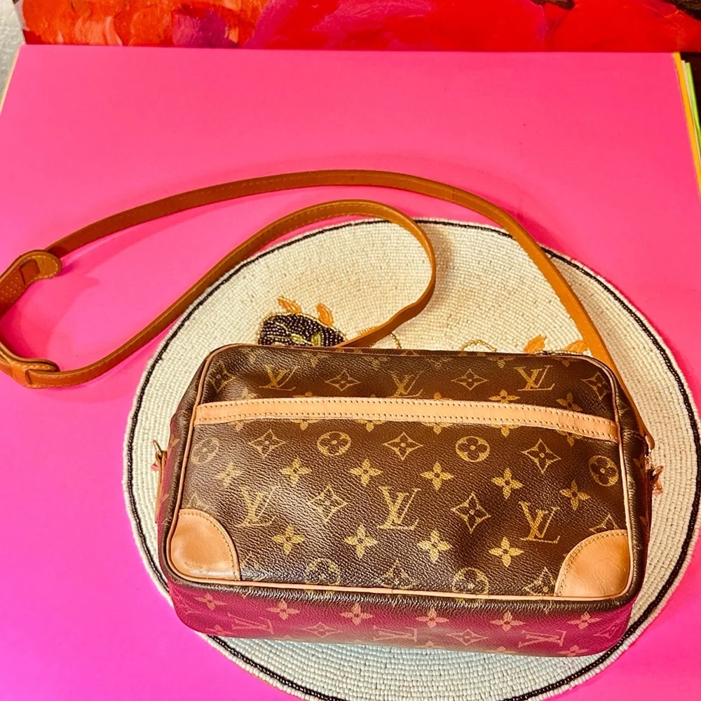 Louis Vuitton Monogram Brown and Tan Crossbody Bag - Picture 15 of 15